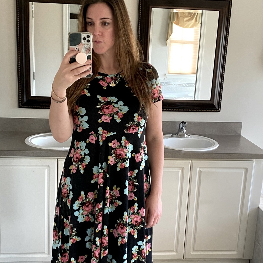 Black coral knee length dress with short sleeves